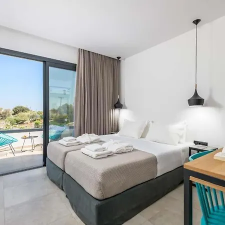 Sleeps 4 Pool Air Con Wifi Líndos