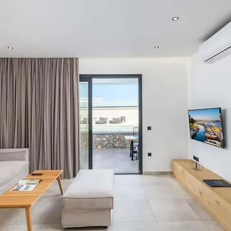 Sleeps 4 Pool Air Con Wifi * Líndos