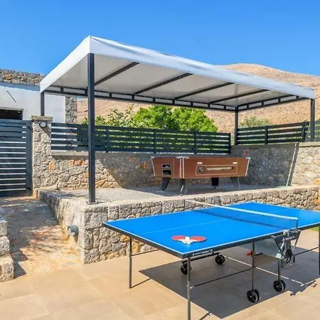 Villa Sleeps 4 Pool Air Con Wifi *