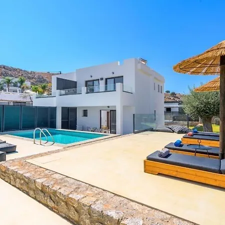 Sleeps 4 Pool Air Con Wifi *
