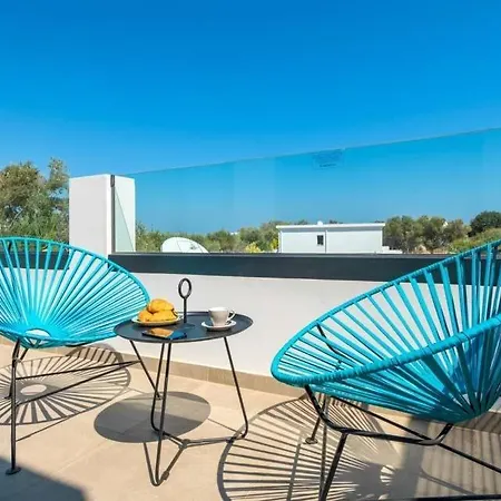 Sleeps 4 Pool Air Con Wifi Líndos