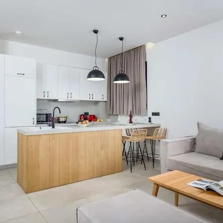 Sleeps 4 Pool Air Con Wifi Villa